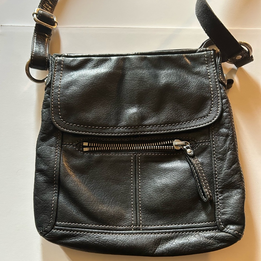 Fossil Black leather crossbody messenger bag  with multiple compartments